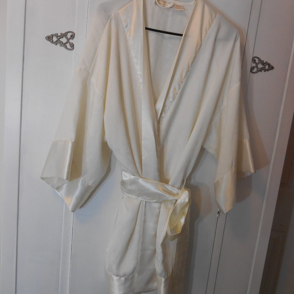 Victorias Secret Cream Embossed Vintage Robe